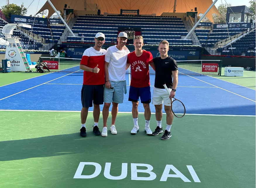 Tomáš Berdych s Jiřím Lehečkou a jeho týmem v Dubaji