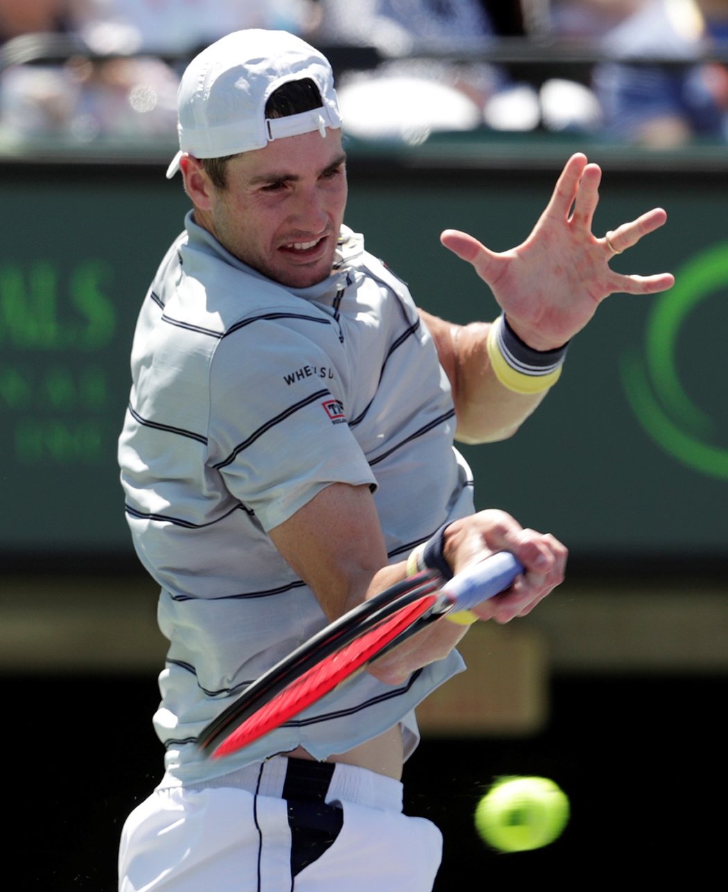 John Isner oslavuje výhru v Miami nad Zverevem