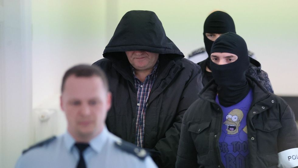 Ani image padoucha z Hvězdných válek Ivo Kaderkovi proti soudci a státnímu zástupci nepomohla, šel do vazby