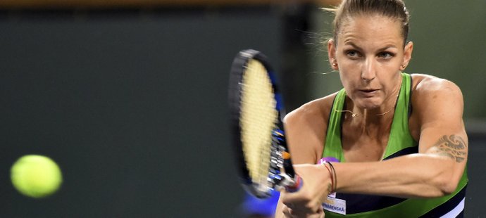 Karolína Plíšková otočila ze stavu 0:3 ve 3. setu duel v Indian Wells s Mónicou Puigovou. Do 3. kola prošly i její dvojče Kristýna a Barbora Strýcová.