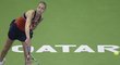 Karolína Plíšková v semifinále tenisového turnaje v Dauhá poprvé v kariéře porazila Slovenku Dominiku Cibulkovou. K třísetové výhře jí pomohlo 21 es.