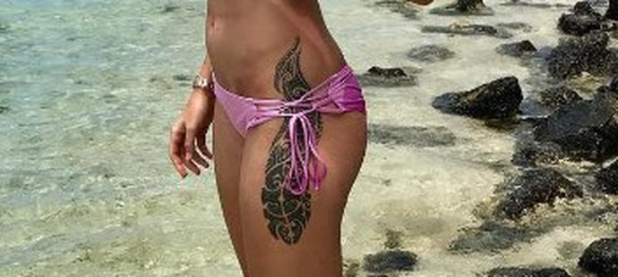Karolína Plíšková u moře. Ukázala sexy postavičku i tetování.