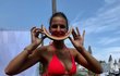 Melounový úsměv a relax. Karolína Plíšková potěšila fanoušky vtipnou fotkou z Monte Carla
