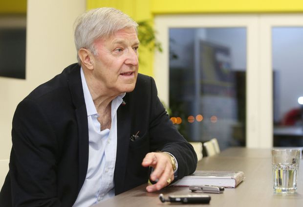 Jan Kodeš si spolupráci s Navrátilovou na kurtě nemohl vynachválit. Jan Kodeš si spolupráci s Navrátilovou na kurtě nemohl vynachválit.