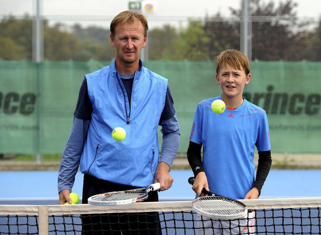 Tenisový grandslamový šampion Petr Korda (vlevo) se svým synem Sebastianem v roce 2013