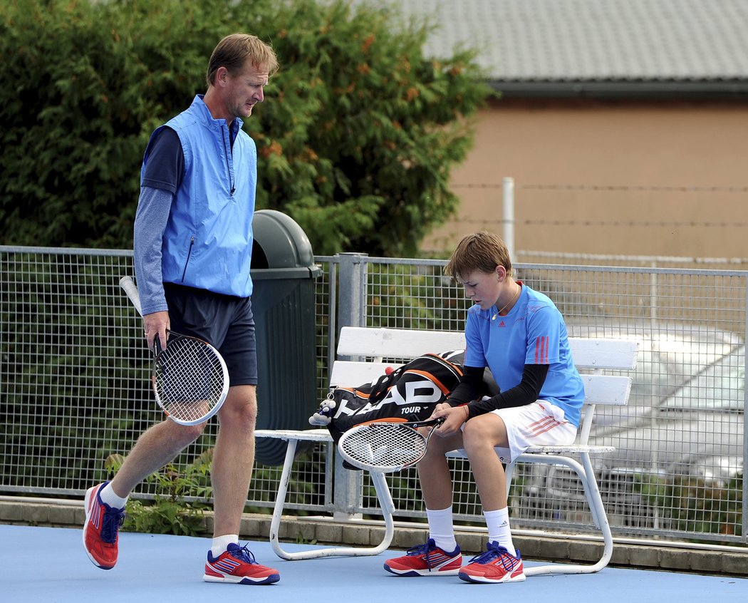 Petr Korda na tréninku se svým synem Sebastianem. Snímek je z roku 2013