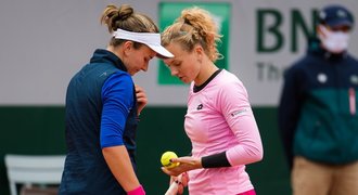 Krejčíková a Siniaková v semifinále čtyřhry. Dál jde ruský přízrak i Serena