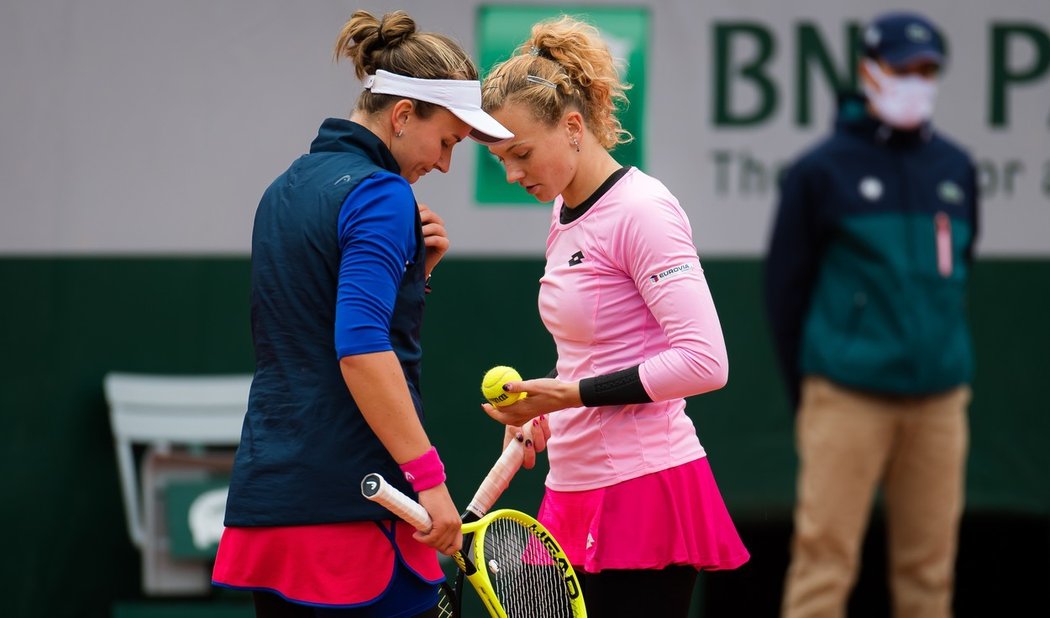 Barbora Krejčíková s Kateřinou Siniakovou na French Open prohrály semifinále