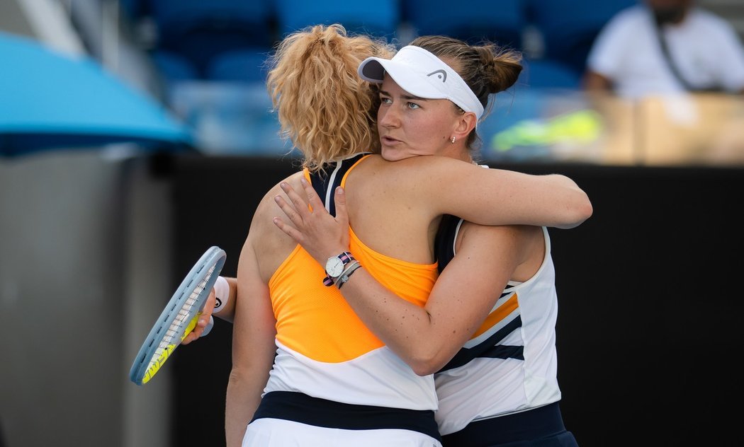 Barbora Krejčíková s Kateřinou Siniakovou si stejně jako před rokem zahrají finále čtyřhry na Australian Open