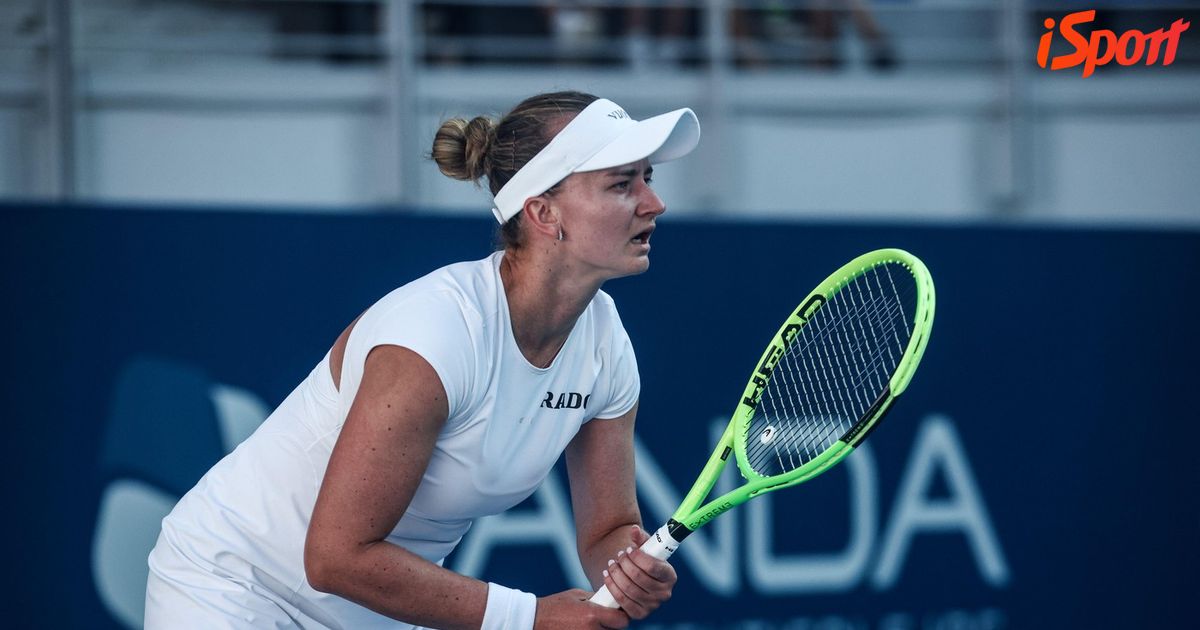 Photo: Blesk Dominika Šalková and Linda Fruhvirtová Compete at Livesport Prague Open