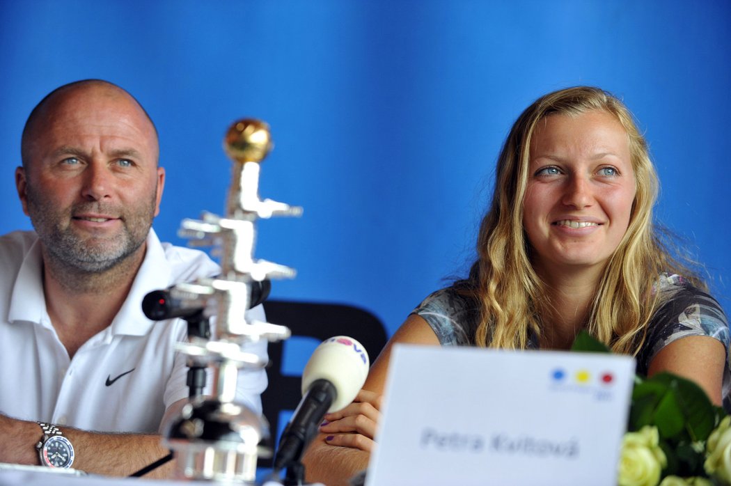 Petra Kvitová na tiskové konferenci s trenérem Kotyzou