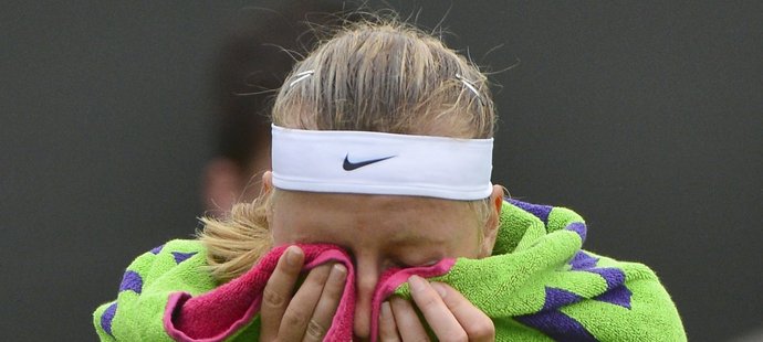 Nadřela se. Kvitová musela na postup do druhého kola Wimbledonu uhrát třísetovou bitvu