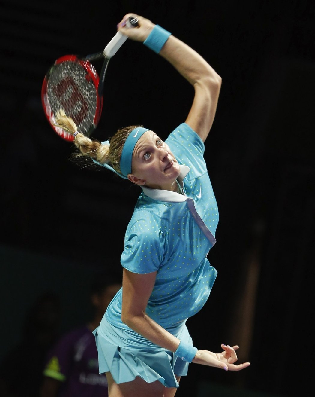 Česká tenistka Petra Kvitová porazila ve svém druhém zápase na Turnaji mistryň Marii Šarapovovou ve dvou setech 6:3, 6:2. O postupu rozhodne poslední zápas s Caroline Wozniackou.