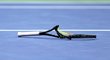 Tenisový nervák Nick Kyrgios opět vybouchl. Po čtvrtfinálovém vyřazení z US Open si zlost vybil na svých raketách