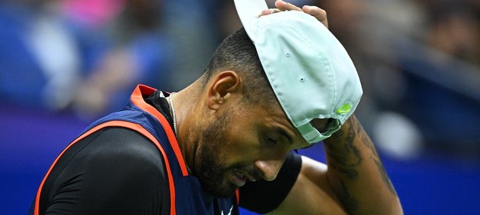 Tenisový nervák Nick Kyrgios opět vybouchl. Po čtvrtfinálovém vyřazení z US Open si zlost vybil na svých raketách