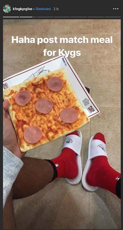 Kyrgios si po výhře nad Nadalem nechal do šatny přinést pizzu