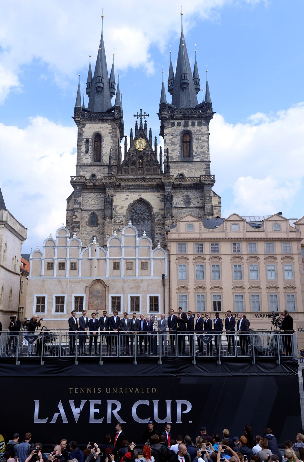 Speciální setkání tenisových hvězd se odehrálo na Staroměstském náměstí