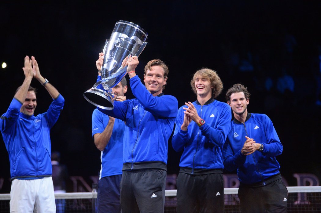 Tomáš Berdych s pohárem za vítězství v Laver Cupu