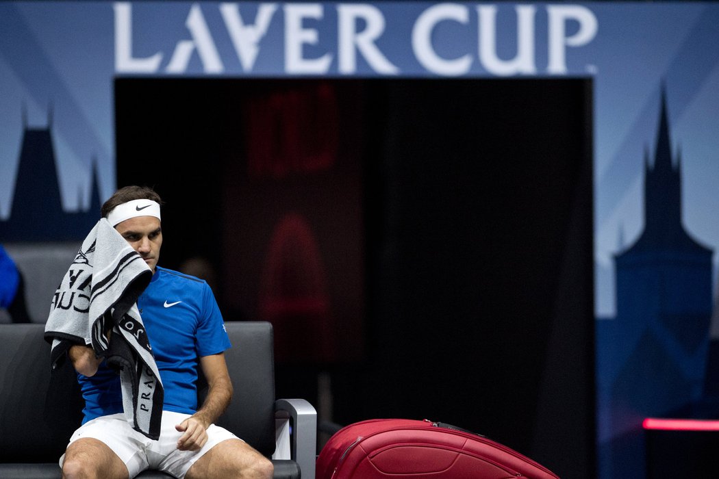 Roger Federer těžko hledal na svého soupeře zbraň