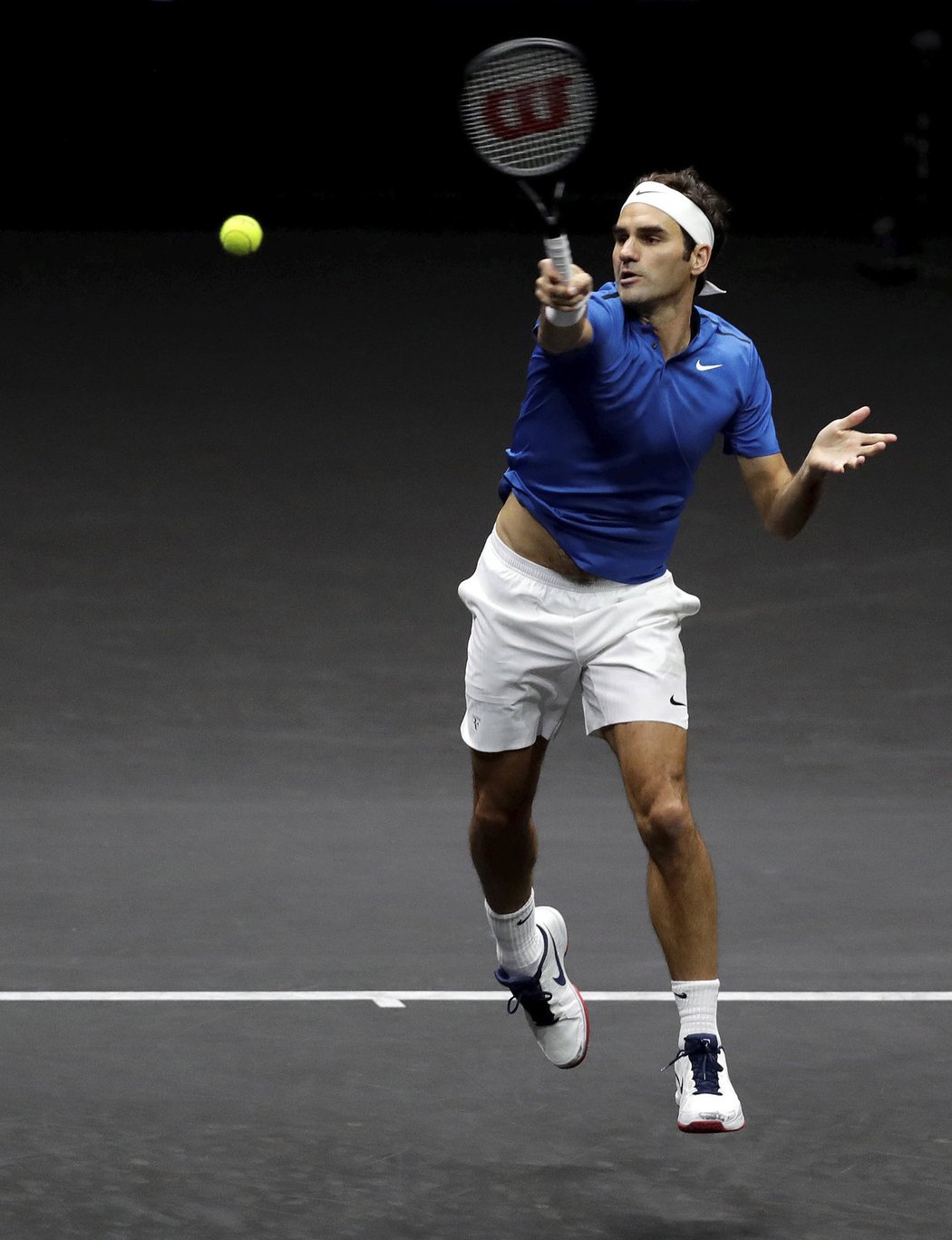 Roger Federer v zápase proti Kyrgiosovi