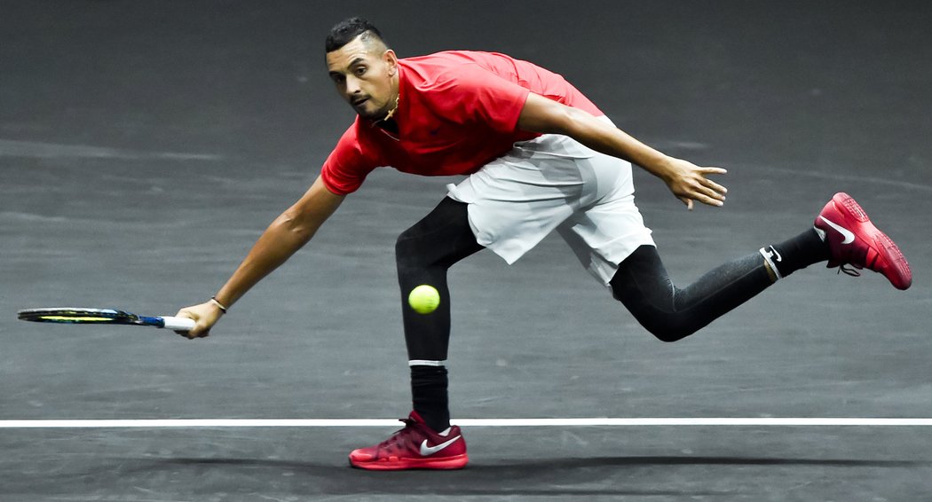 Nick Kyrgios se natahuje po returnu