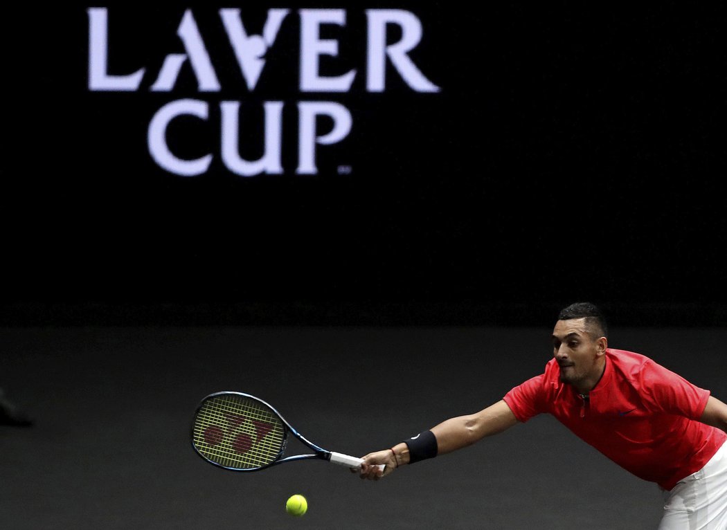 Nick Kyrgios se natahuje po returnu