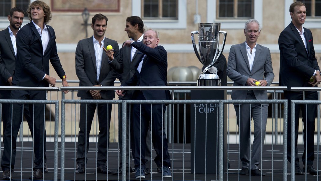 Tenisové hvězdy v Praze! Federer a spol. házeli tenisáky, světoví hráči pořizovali selfie