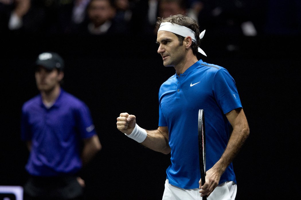 Roger Federer se raduje po vítězném míči