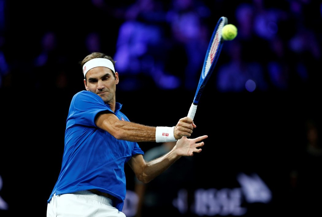 Roger Federer při čtyřhře na Laver Cupu, ve které získal po boku Alexandra Zvereva výhru 2:0 nad duem Denis Šapovalov, Jack Sock