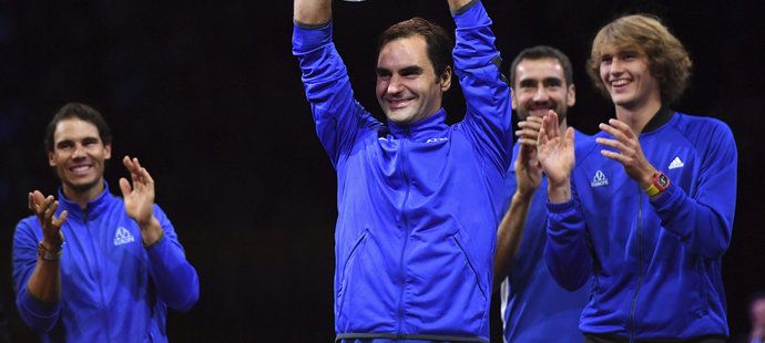 Roger Federer si jako jedna z hlavních opor týmu Evropy mohl potěžkat pohár pro vítěze