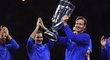 Pohár pro vítěze premiérového ročníku Laver Cupu si mohl potěžkat také Tomáš Berdych