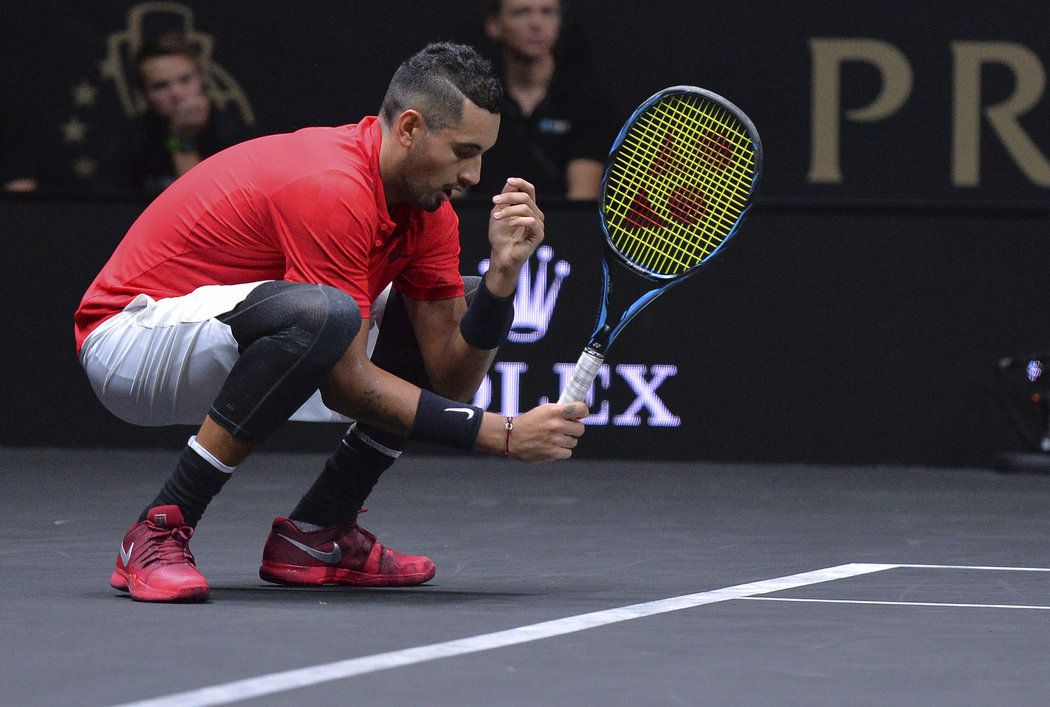 Nick Kyrgios si celý víkend náramně užíval, v posledním zápase však nestačil na Rogera Federera