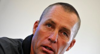 Lendl dal košem McEnroeovi a přiletí na finále Davis Cupu