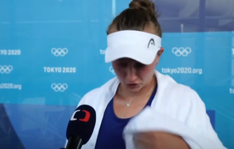 Barbora Krejčíková se po konci v osmifinále olympijského turnaje neubránila slzám