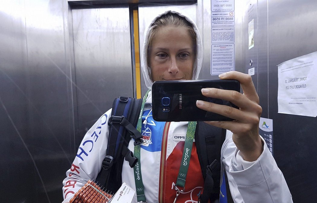 Andrea Hlaváčková svým fanouškům ukázala, jak vypadala po semifinále tenisové čtyřhry v Riu s nateklým okem