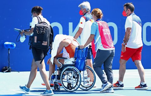 Soupeřka Vondroušové Paula Badosaová musela zápas skrečovat