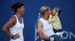 Andrea Sestini Hlaváčková se svou dcerou Isabellou po posledním zápase své kariéry