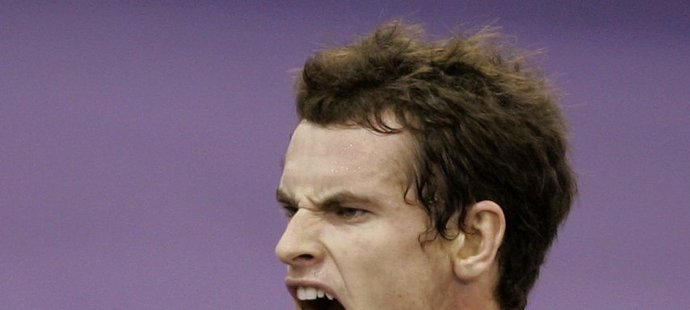 Andy Murray oslavuje bod v zápasu proti Federerovi