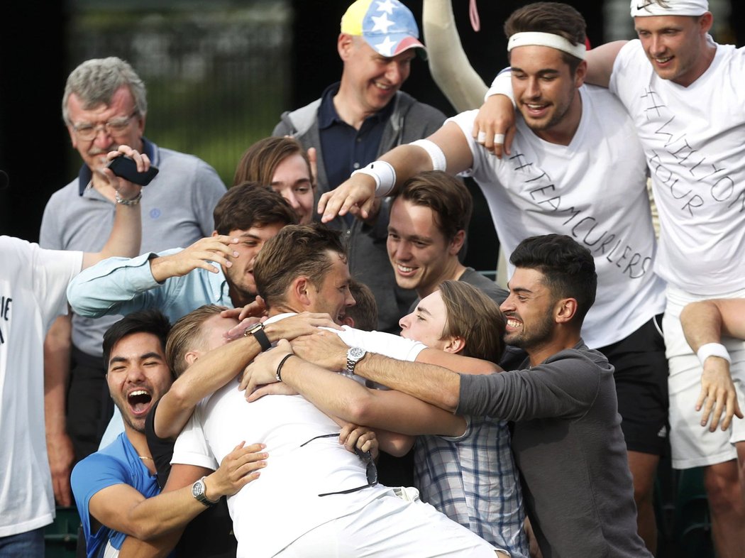 Radující se Marcus Willis po výhře ve Wimbledonu