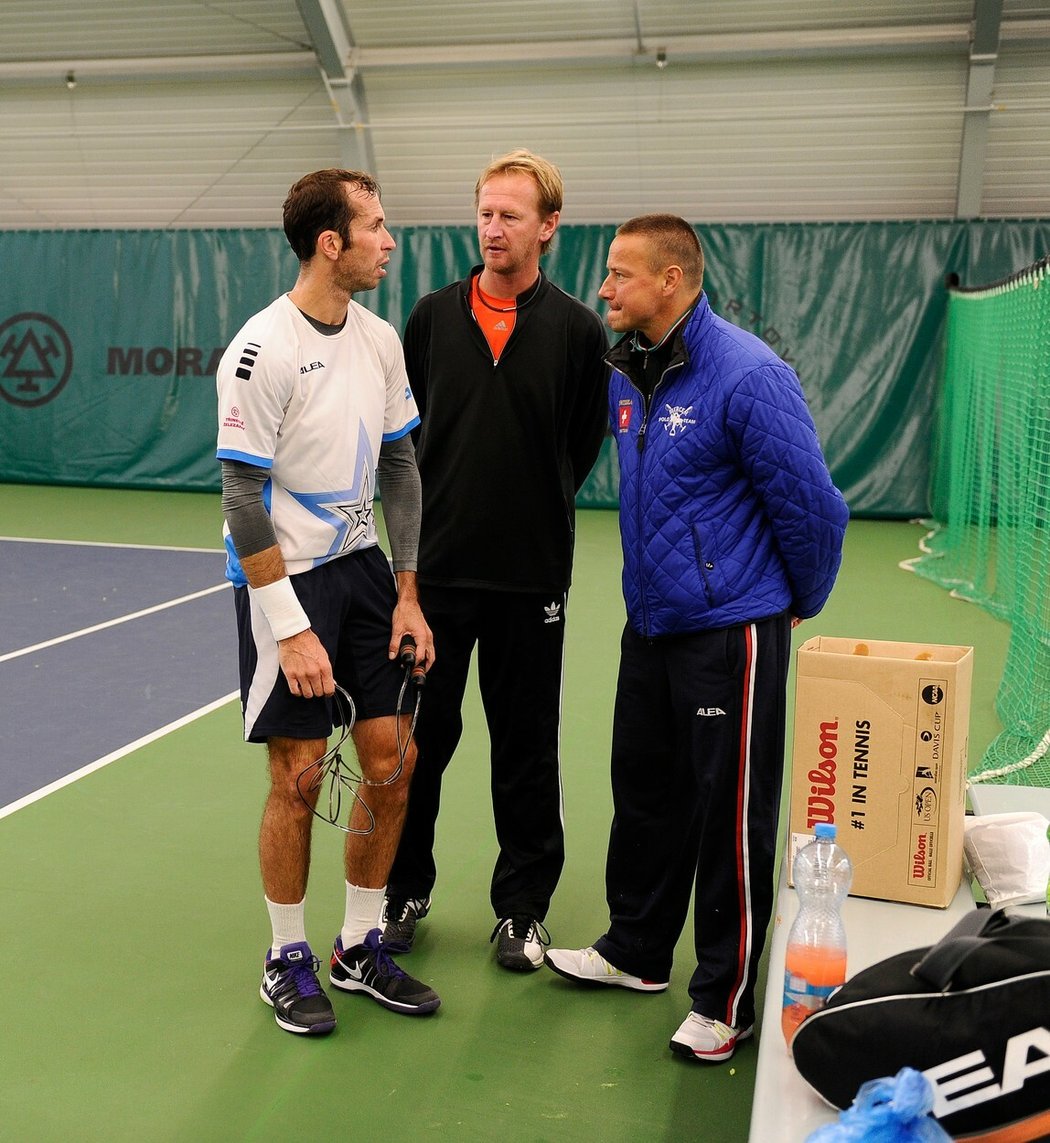 Obrovská ztráta pro český tenis. Svět navždy opustil kouč Marek Všetíček. Na snímku se Štěpánkem a Kordou