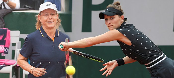 Martina Navrátilová (vlevo) pochvalovala hru Markéty Vondroušové (vpravo), která se na Roland Garros dostala do čtvrtfinále