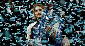 Největší triumf kariéry. Tsitsipas v řeži mladíků udolal Thiema a vyhrál Masters