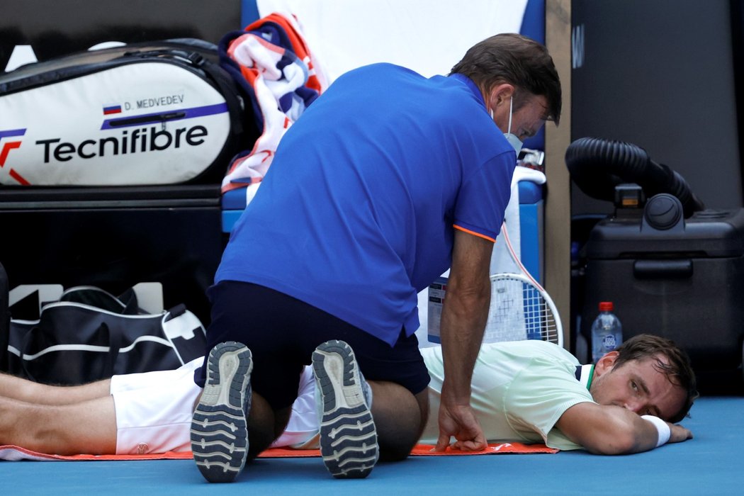 Ruský tenista Daniil Medveděv během utkání osmifinále na Australian Open