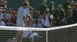 Mladý ruský tenista Daniil Medveděv se vztekal po prohraném zápase na Wimbledonu