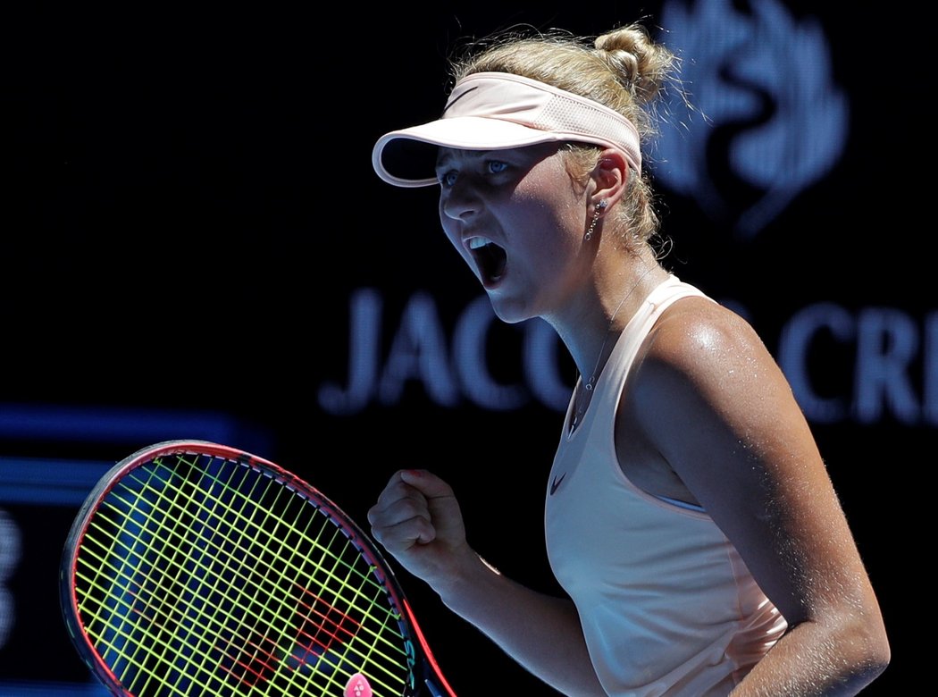 Mladičká ukrajinská tenistka Marta Kosťuková v momentě, kdy na Australian Open slavila postup do třetího kola