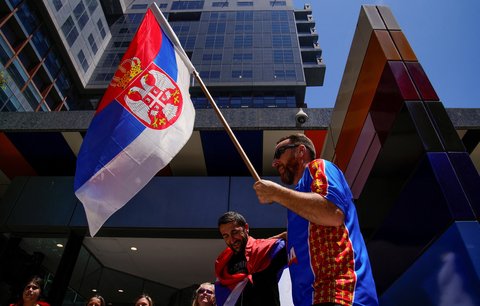 Srbské oslavy před soudem v Melbourne