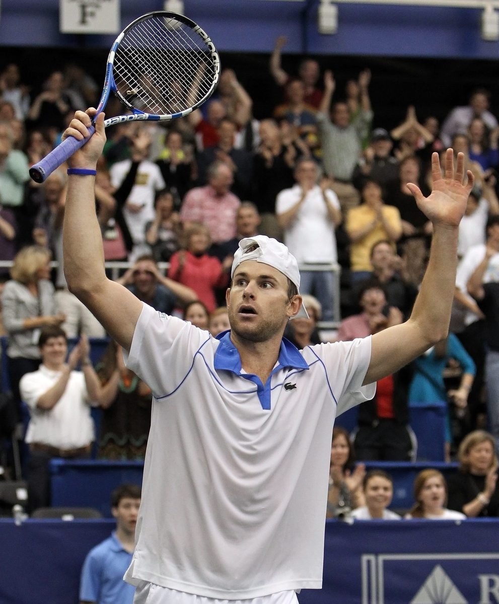 Andy Roddick se raduje z vítězství nad Milosem Raonicem