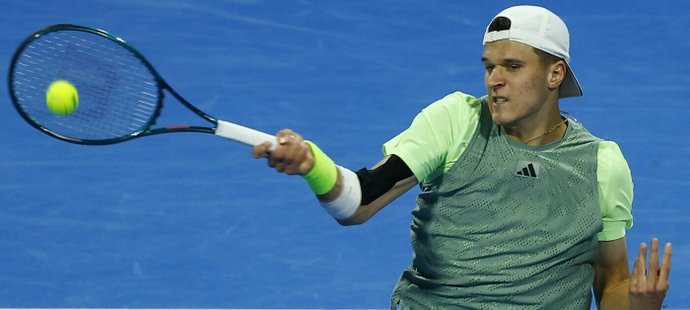 Tenis ONLINE: Menšík hraje v Dauhá proti Chačanovovi o senzační titul