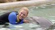 Delfíní pusu na rozloučenou... v akváriu vedle českých tenistek dováděla i Angelique Kerberová