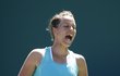 Barbora Strýcová naštvaně reaguje v zápase proti Karolíně Plíškové na turnaji v Miami